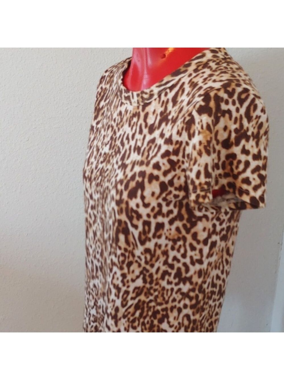 Banana Republic Leopard Print Women's Tee size Small - Picture 8 of 12